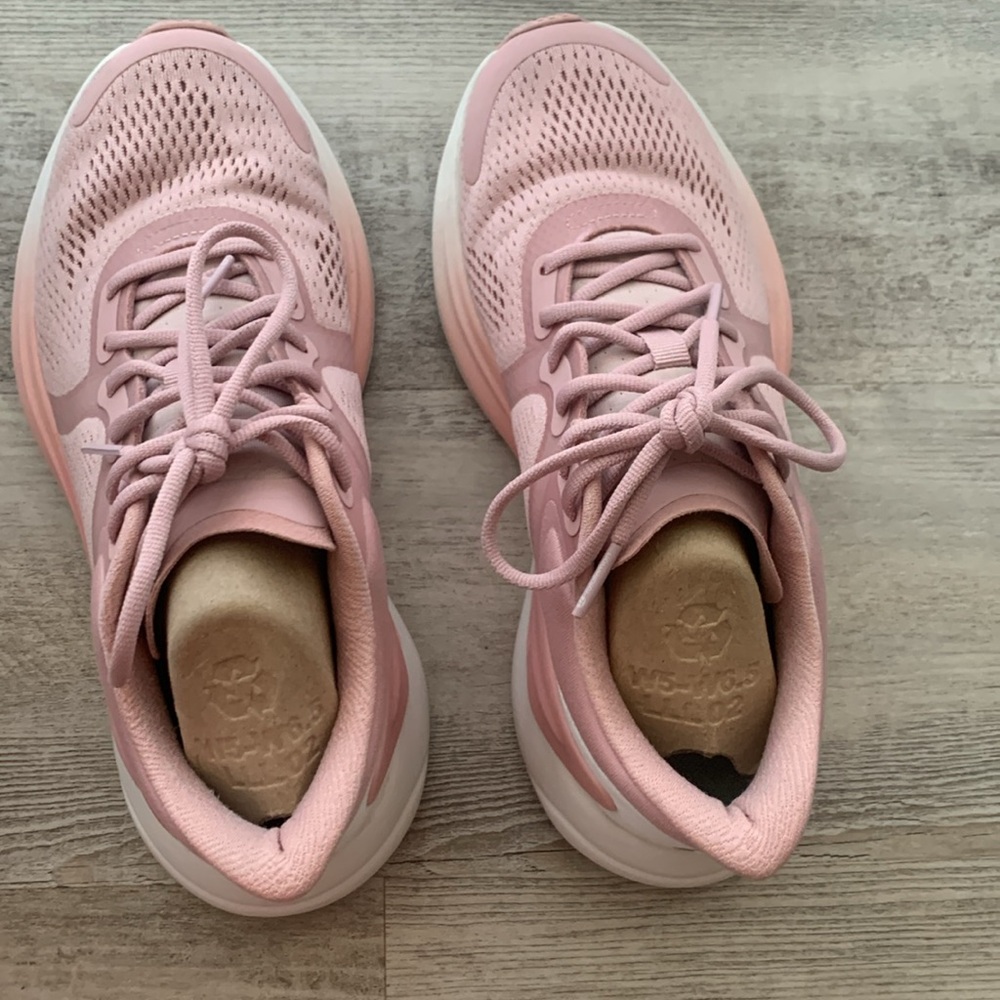 Lululemon sneaker - Picture 2 of 4